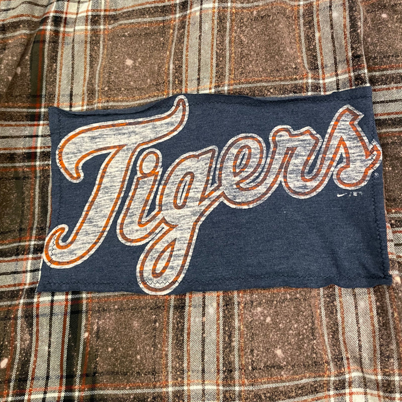 Graphic Flannel - Tigers Script