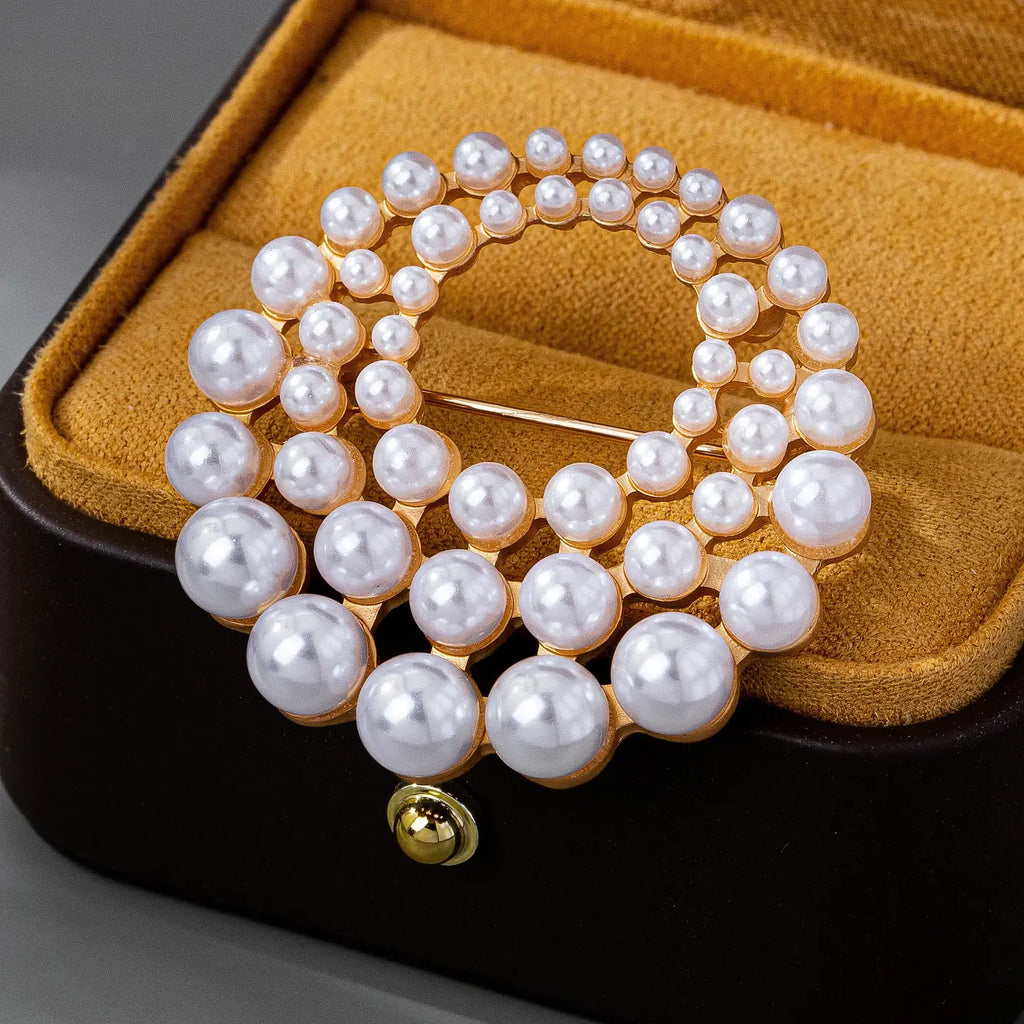 P003 - Graduated Pearl Brooch Pin - Gold – The Coral Sash Elegant Gold and Pearl Brooch main image 0